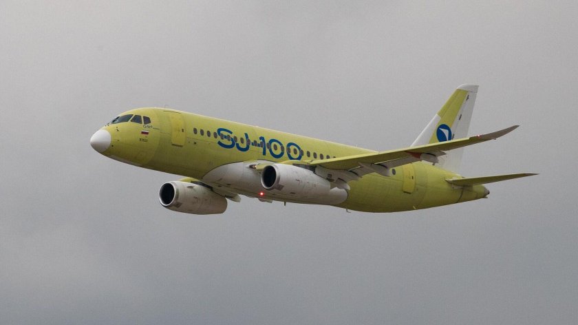 Самолет сухой суперджет 100