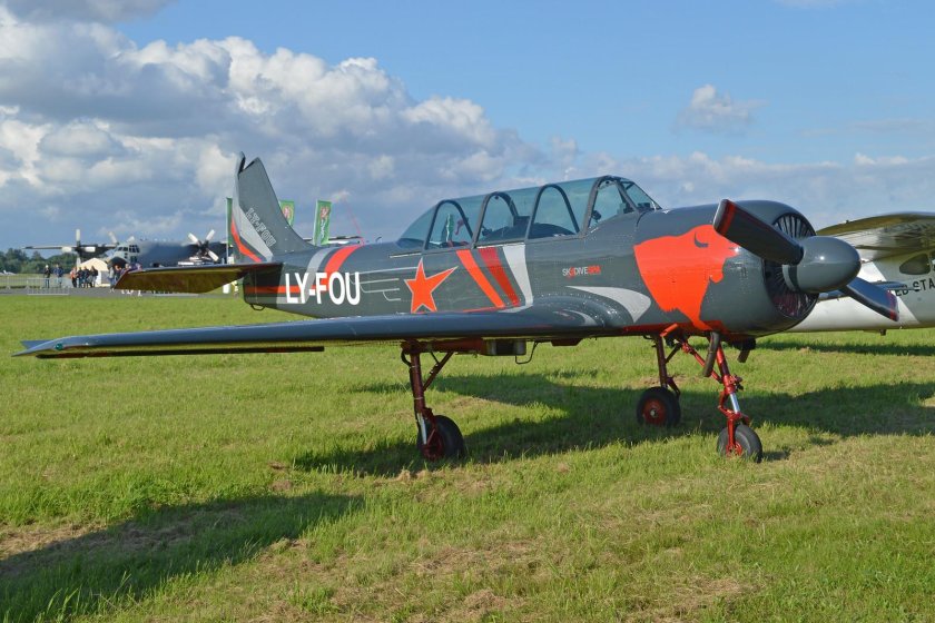 Як-52 модель