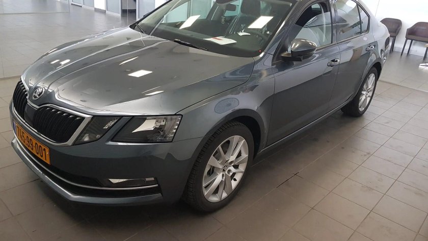 Шкода Октавия серая