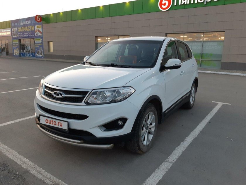 Внедорожник черри белый