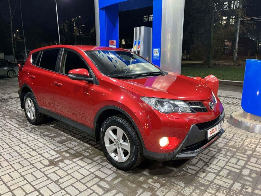 Toyota rav4 красный