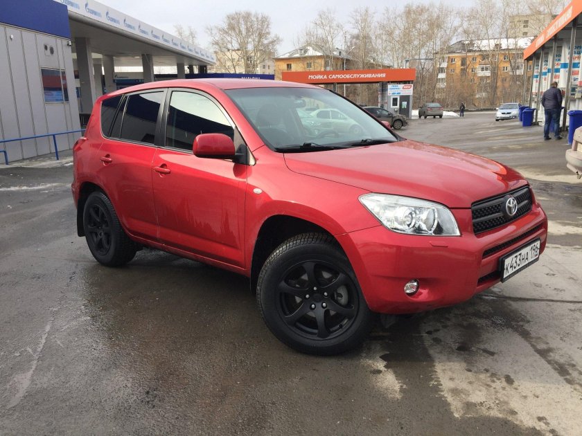 Toyota rav4 красный