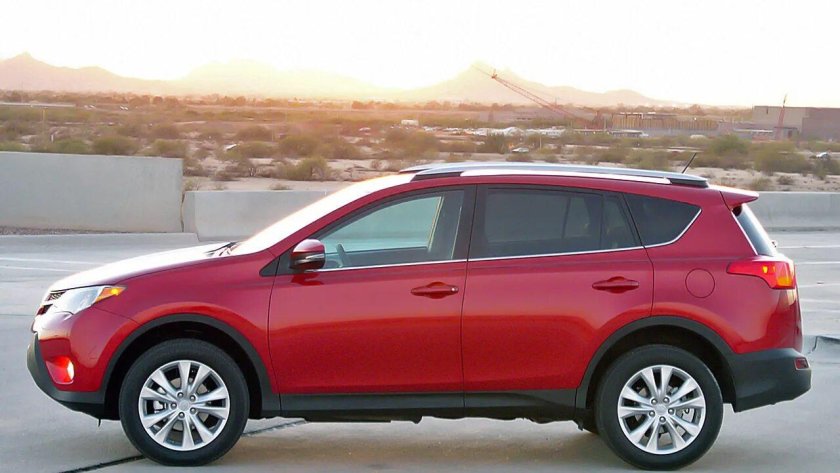 Toyota rav4 красный