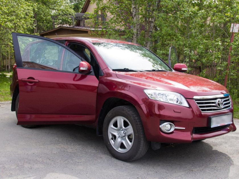 Тойота рав 4 2011 красная