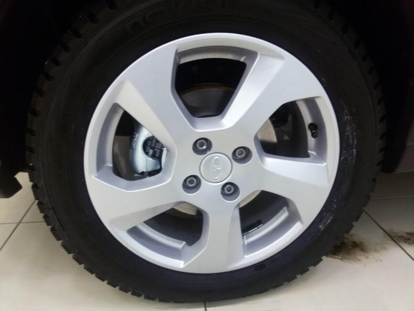 Диски на Лада Ларгус r16