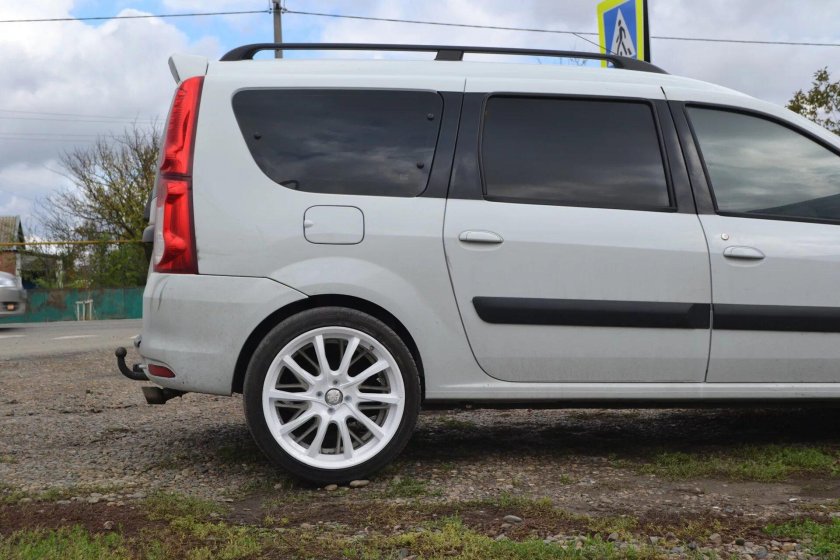 Лада Ларгус на 17 дисках