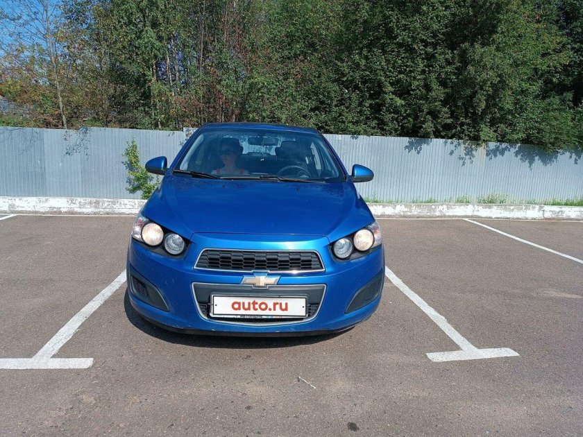 Шевроле Авео хэчбэкголубая