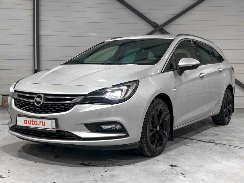 Опель Астра 2017 года