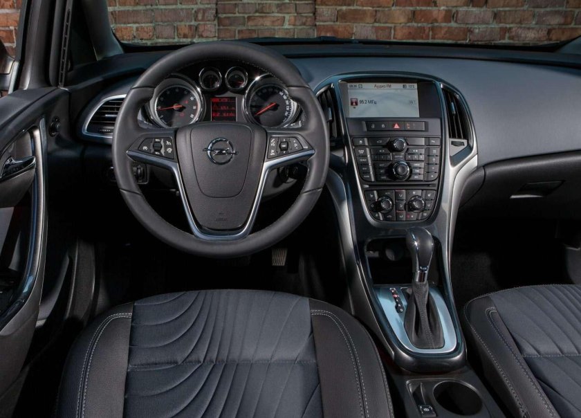 Opel Astra 2014 салон
