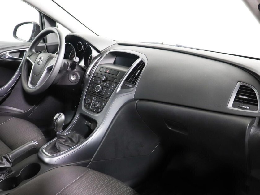 Opel Astra 2013 салон