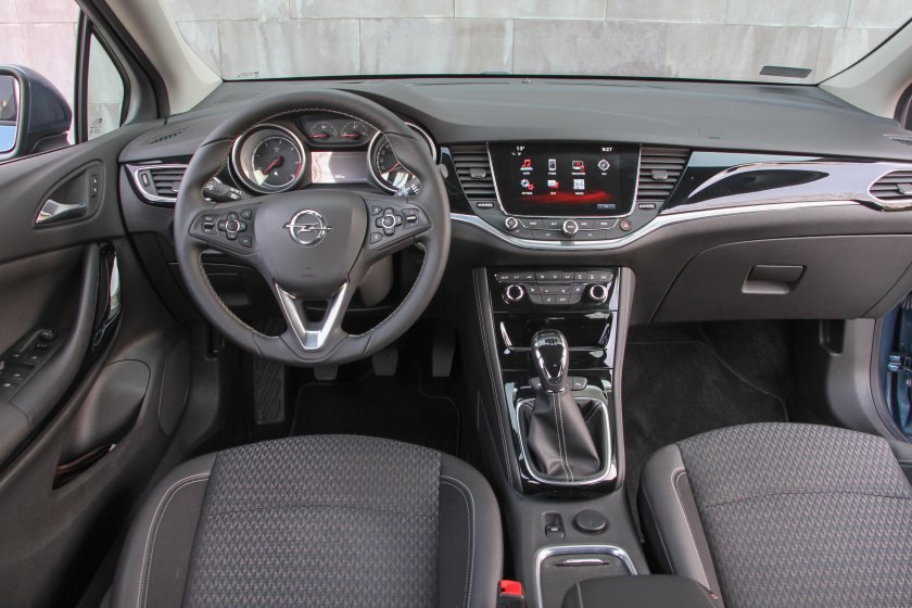 Opel Astra 2015 салон