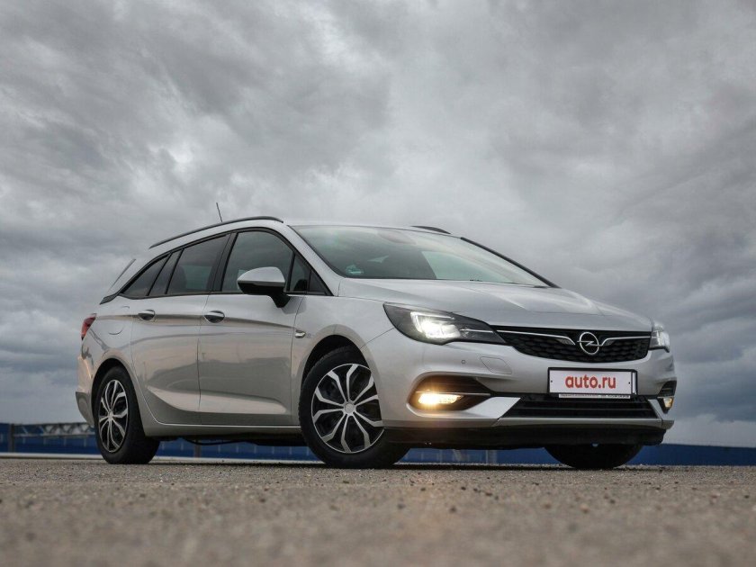 Опель Астра 2020