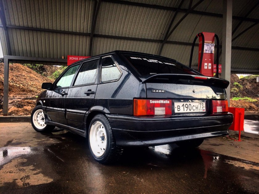ВАЗ 2113 на разварках r15
