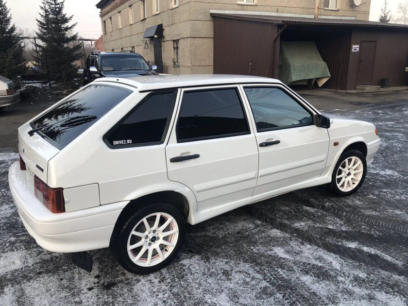 ВАЗ 2114 белая r15
