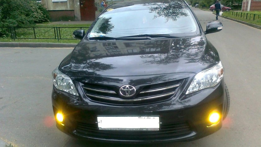 Тойота Королла е150 с туманками