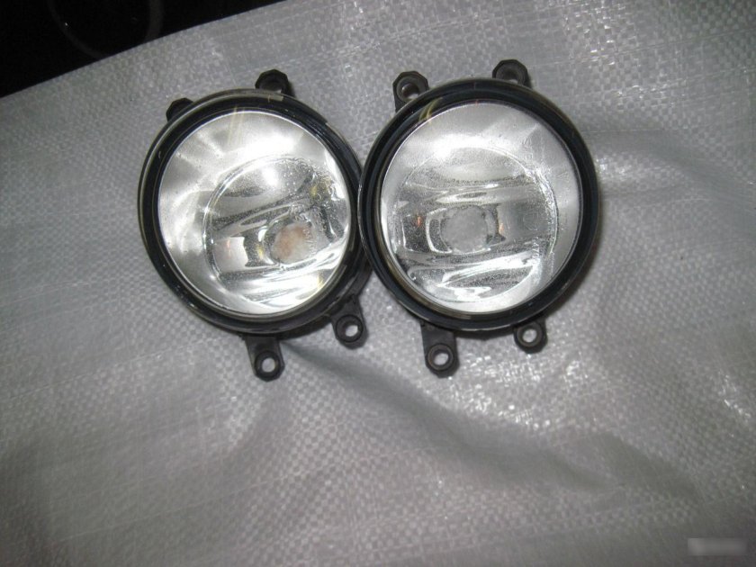 Фара противотуманная Toyota Corolla 150