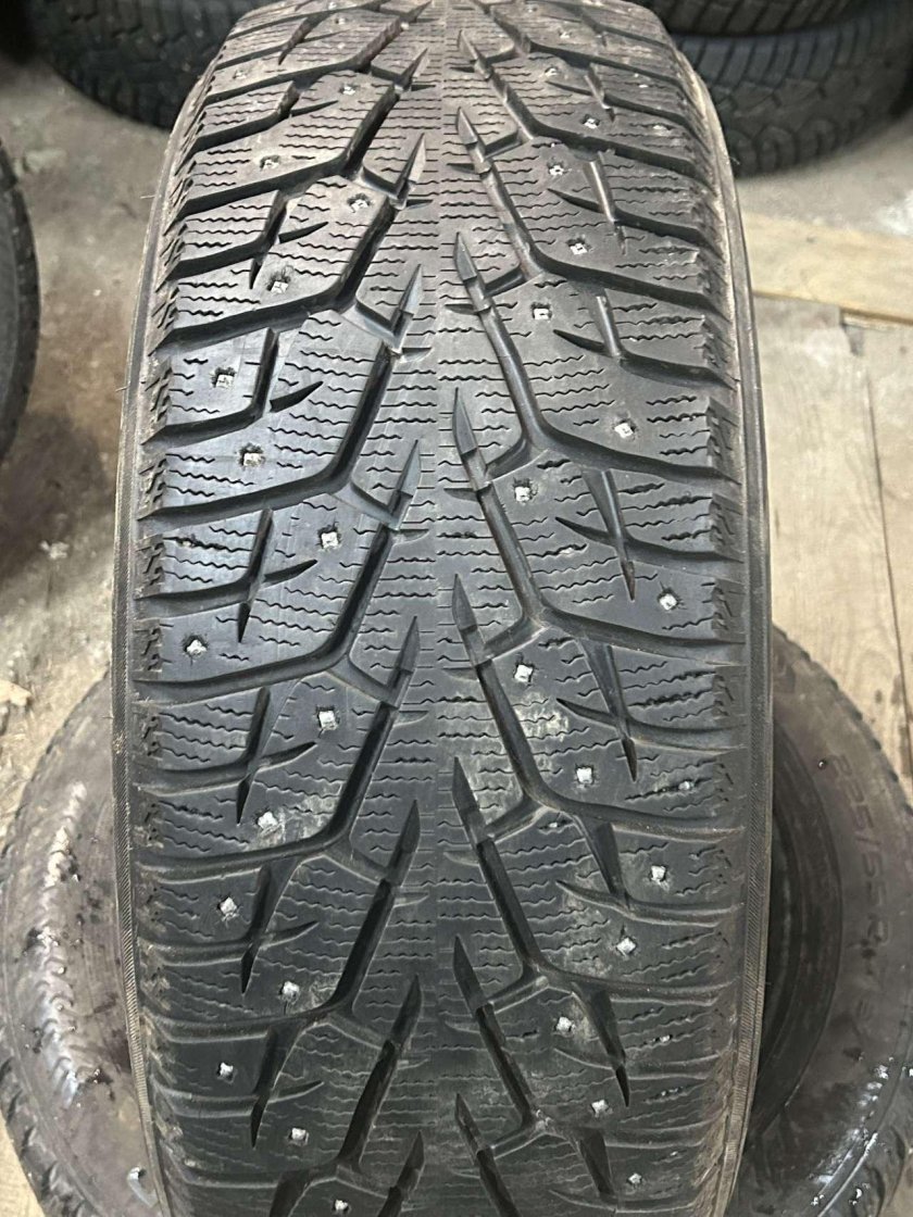 Yokohama ice guard stud ig55 215/60 r16