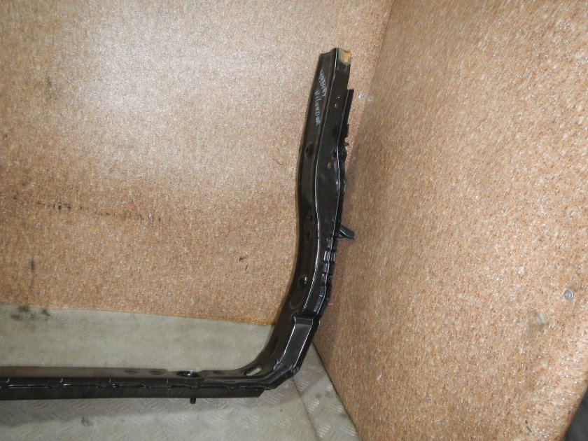 Дефлектор радиатора левый Тойота хайлендер 2014