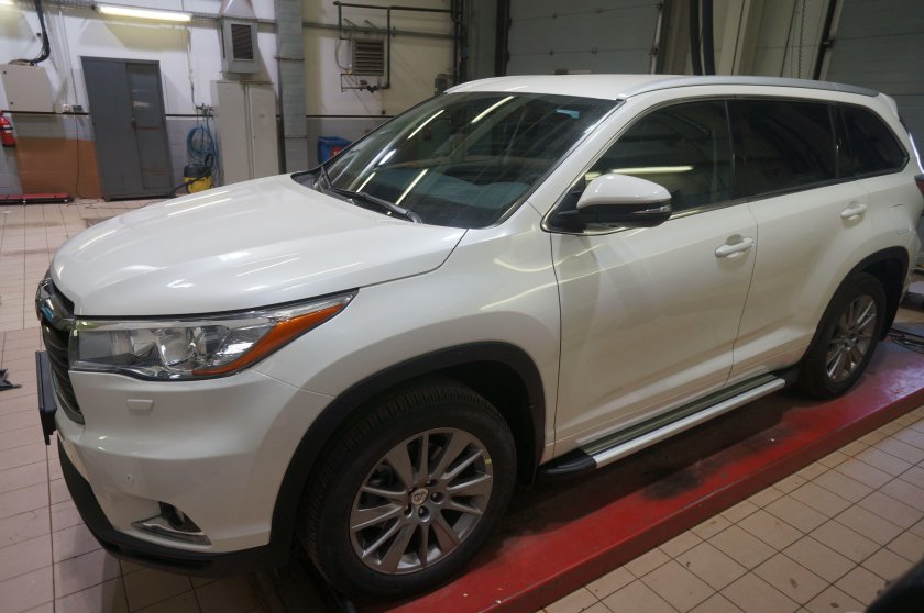 Пороги Toyota Highlander 2014