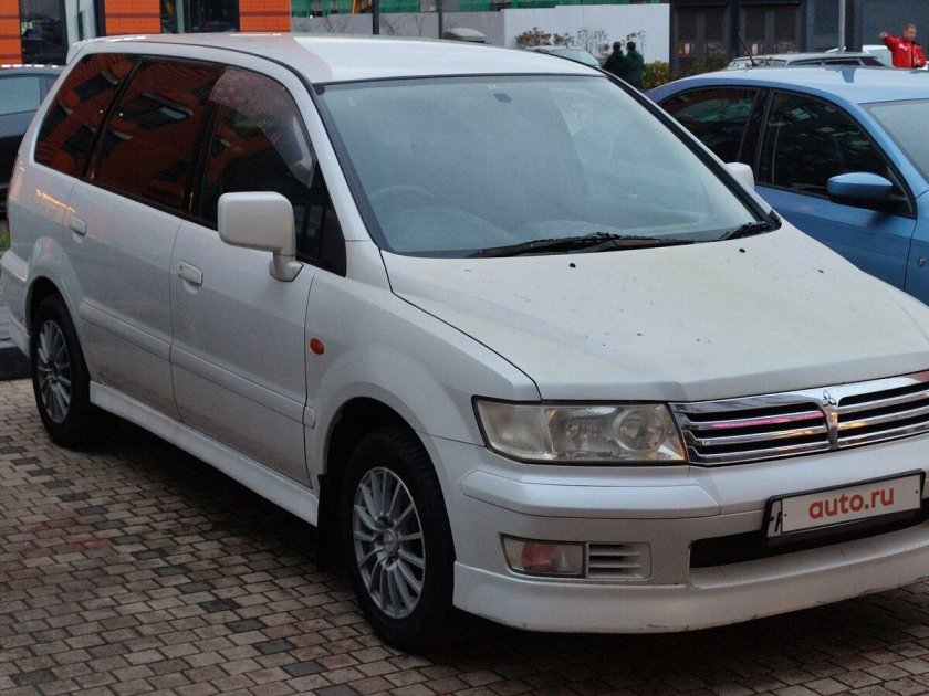 Мицубиси шариот грандис 1999