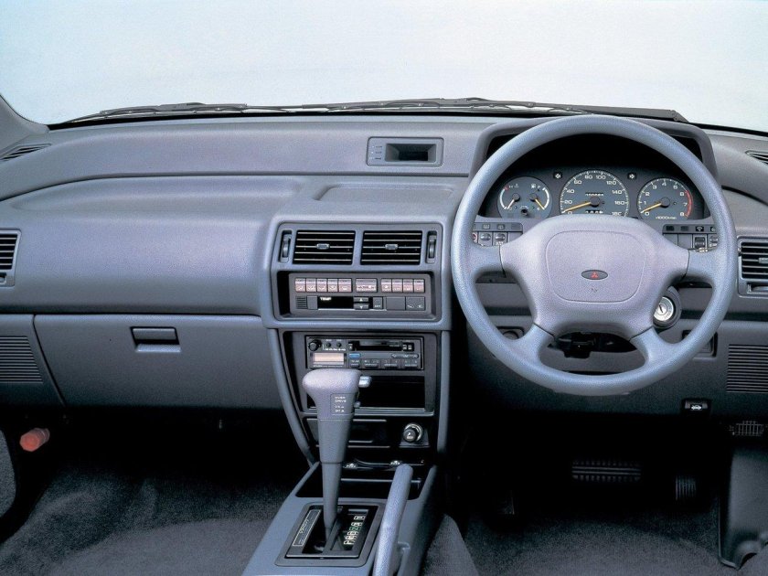 Mitsubishi Chariot 1991