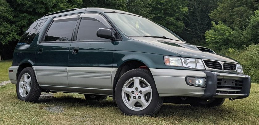 Мицубиси Шариот