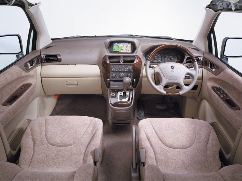 Mitsubishi Chariot Grandis салон