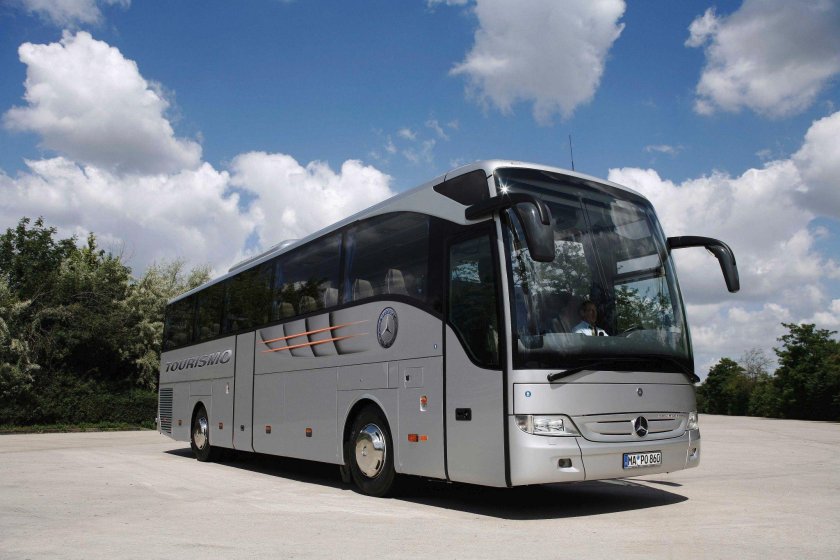 Автобус mercedes benz tourismo