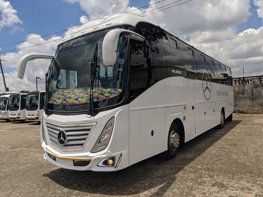 Белый Мерседес автобус