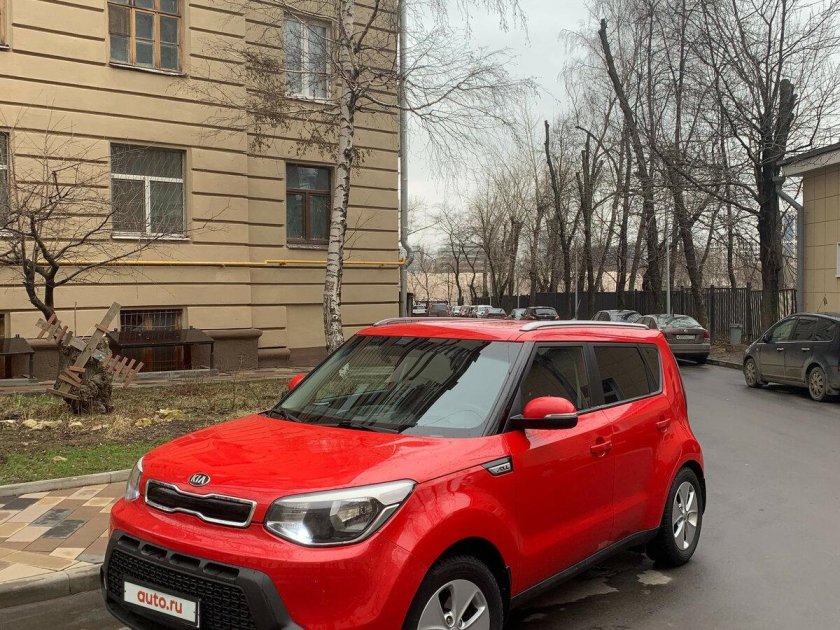 Киа соул красная