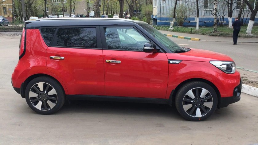 Киа соул красно черная 2022