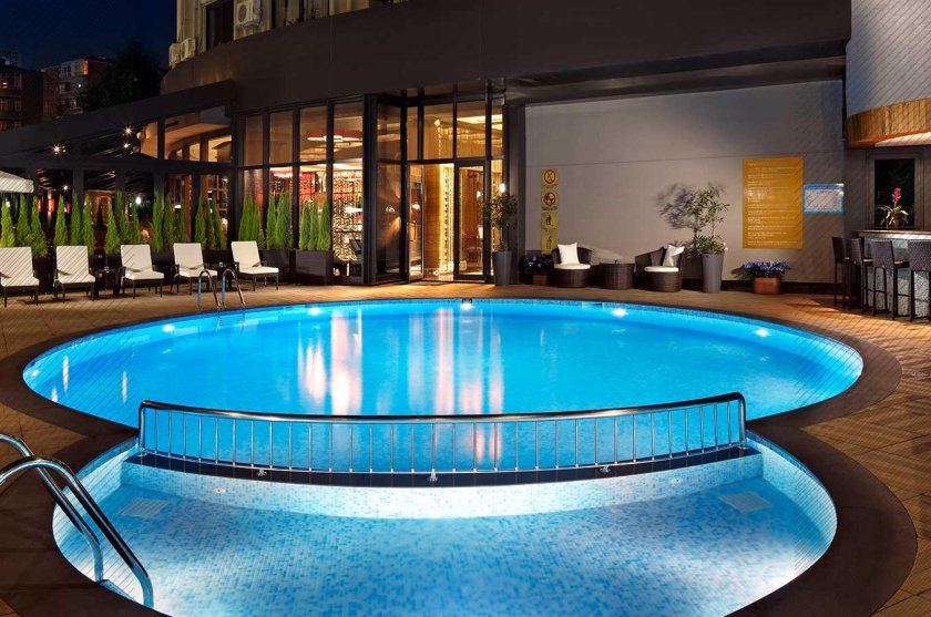 Отели Стамбула с бассейном