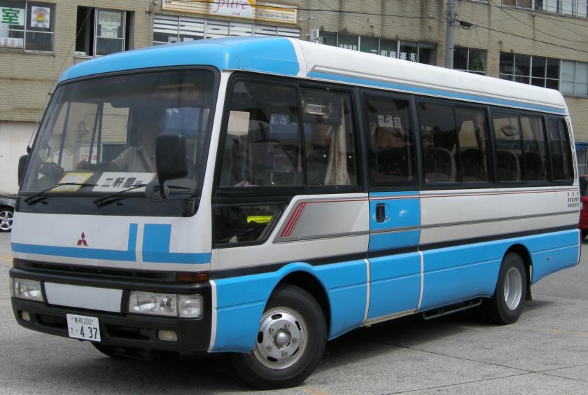 Автобус Мазда