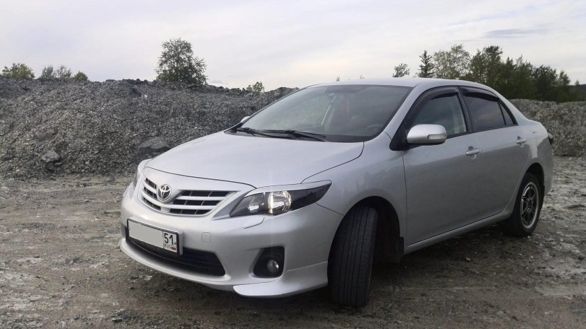 Тойота Королла 140 серебристая