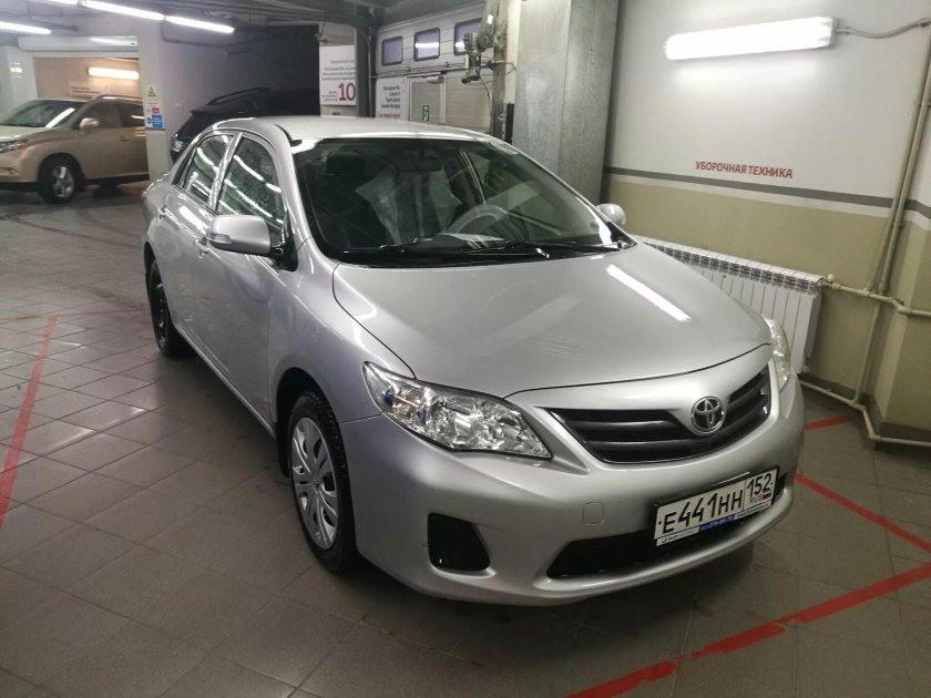 Тойота Королла е150 серебристая