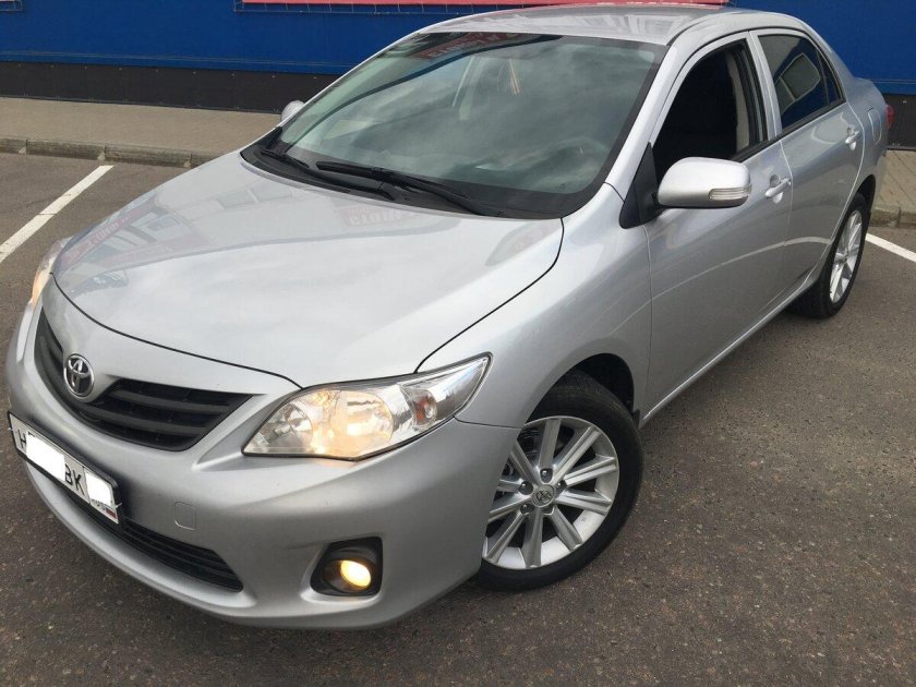 Тойота Королла е150 серебристая