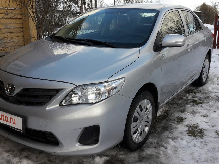 Тойота Королла 2012 серебристая