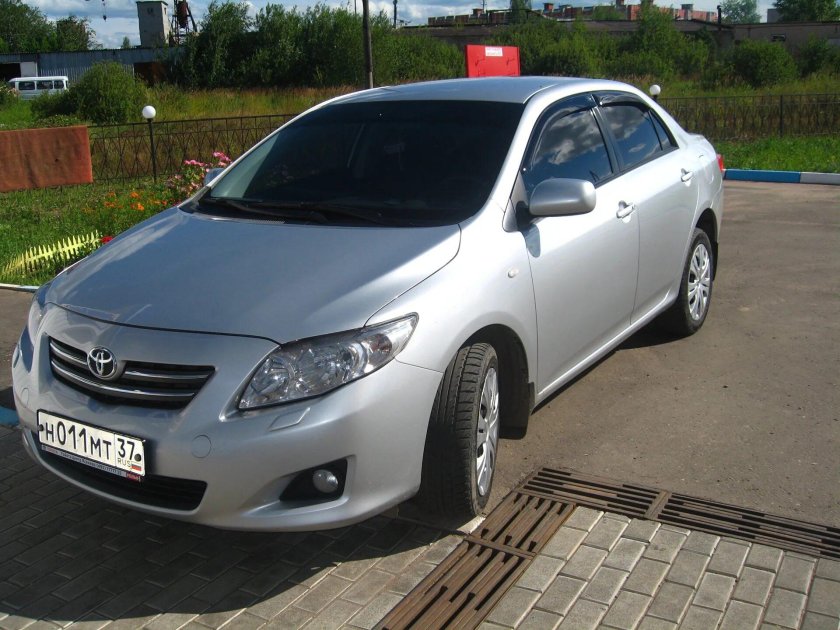 Тойота Королла 2007 серебро