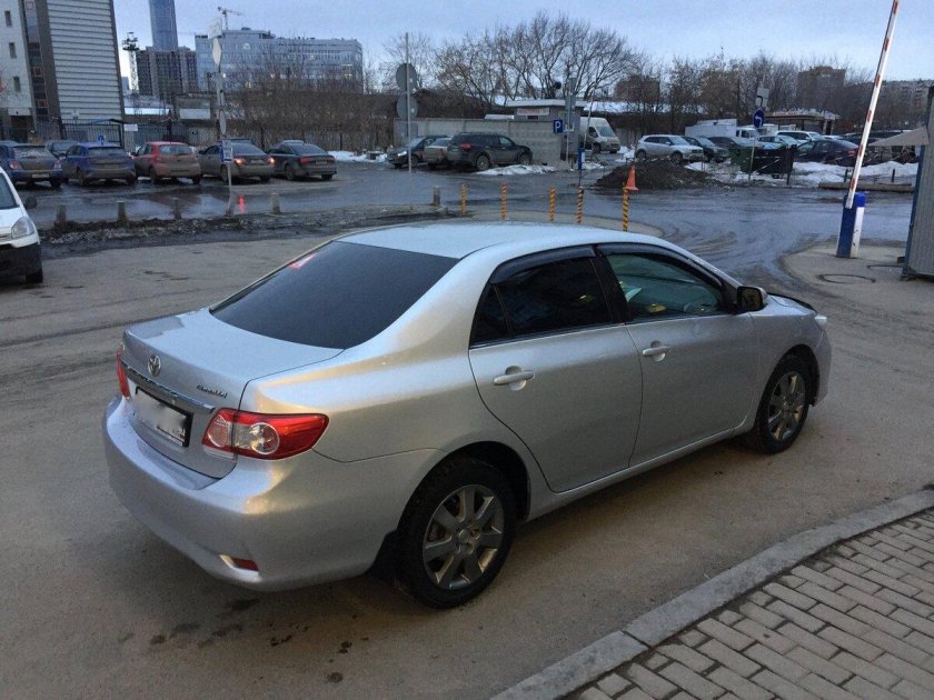 Тойота Королла е150 серебристая