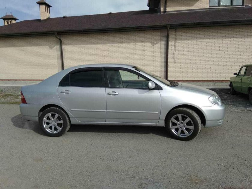 Тойота Королла 120 серебристая