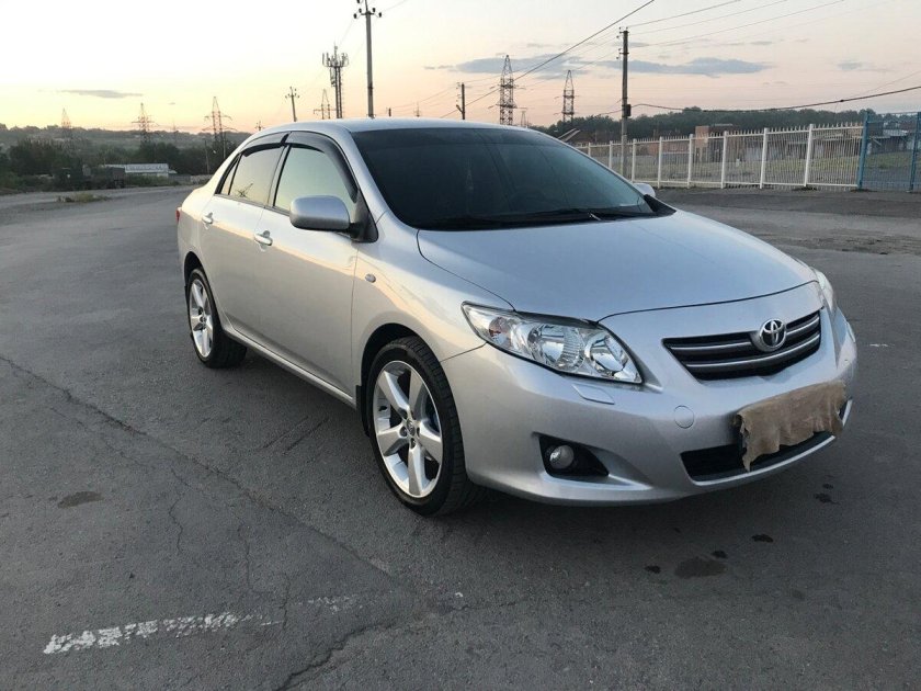 Тойота Королла 150 серебристая