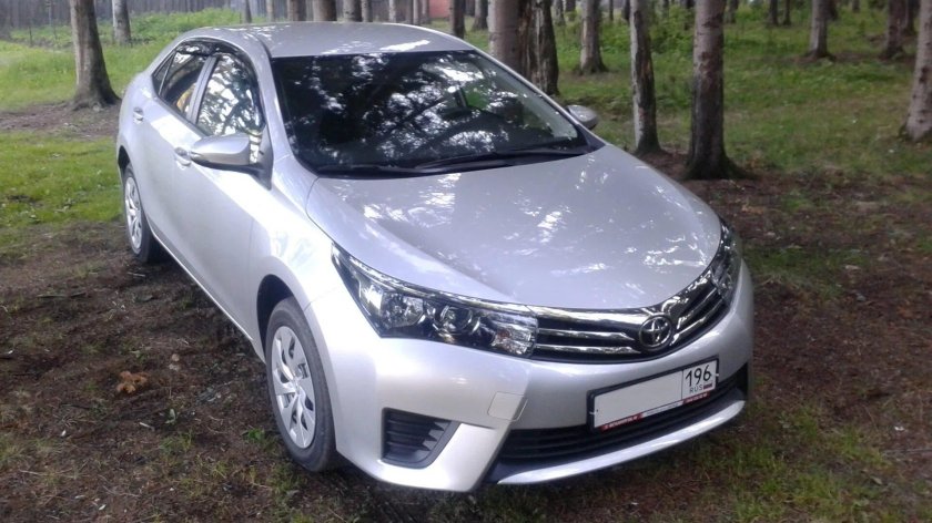 Тойота Королла 2014 серебристый