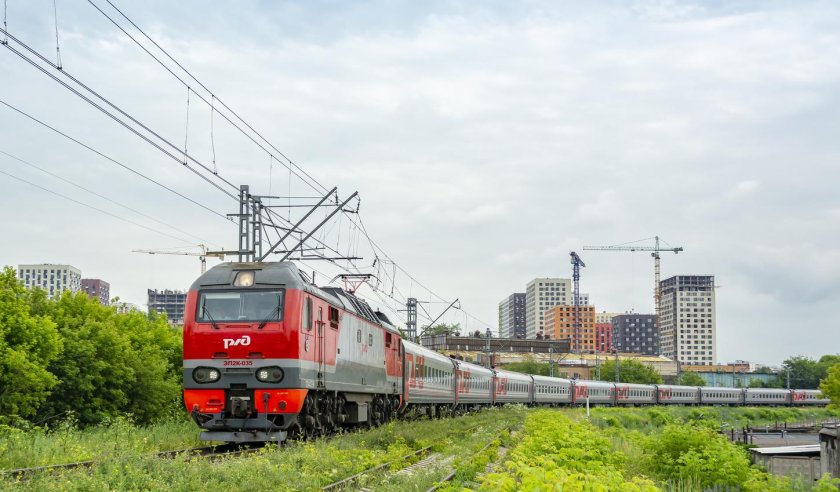 Пассажирский локомотив эп2к