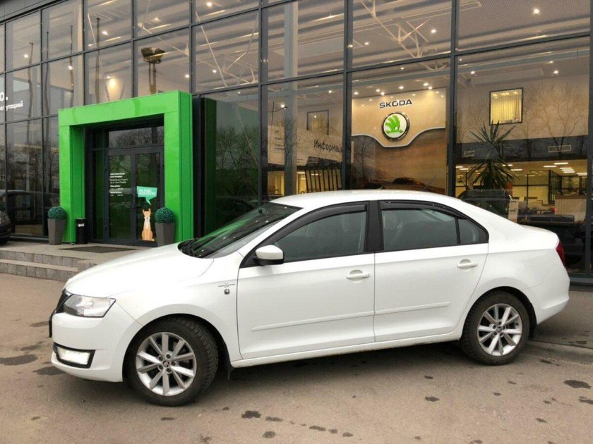 Шкода Рапид 2015 белая