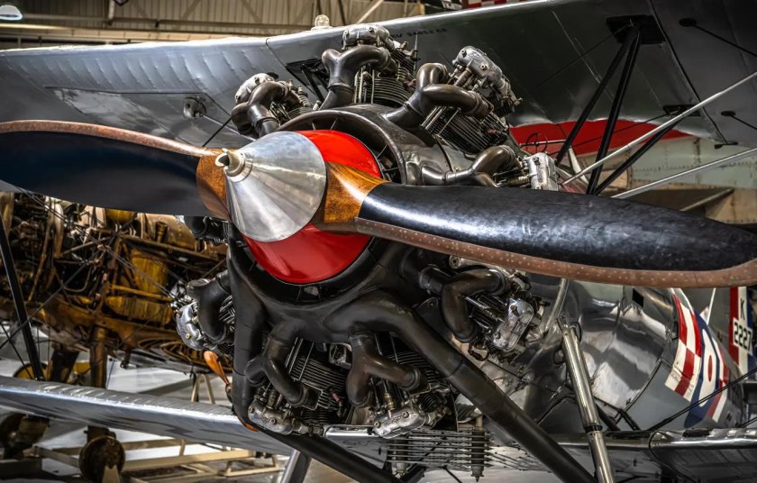 Двигатель самолета