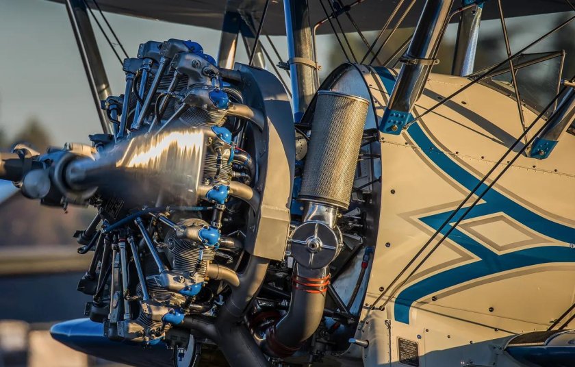Двигатель самолета