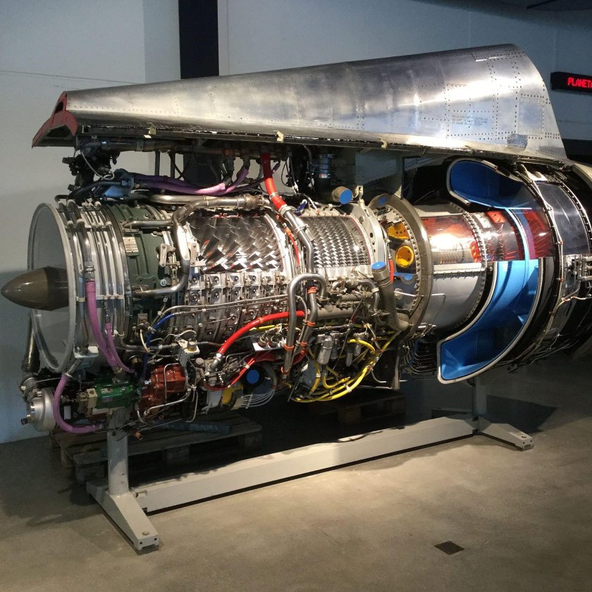 Турбореактивный двухконтурный двигатель hf118