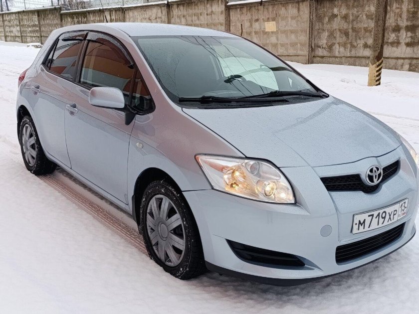 Тойота аурис 2007 года