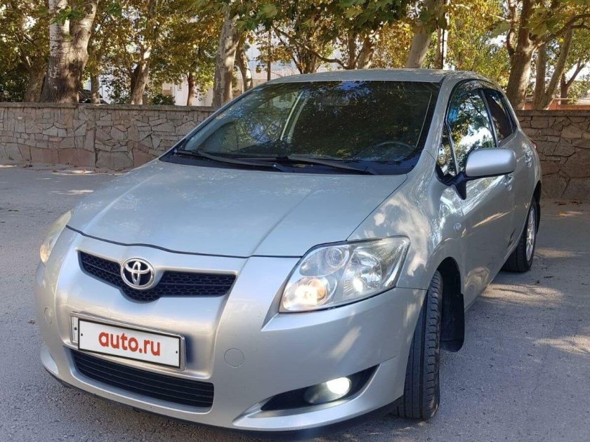 Тойота аурис 2007 серебристая