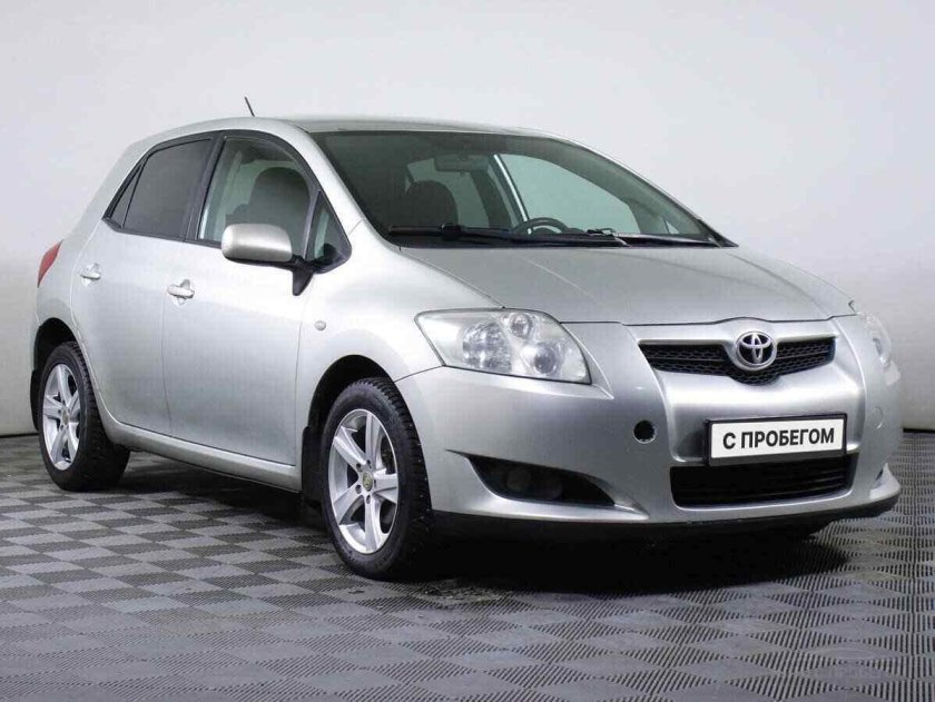 Тойота аурис 2008 года